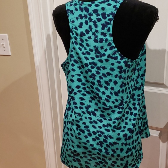 Lily white  👚 - Picture 3 of 4